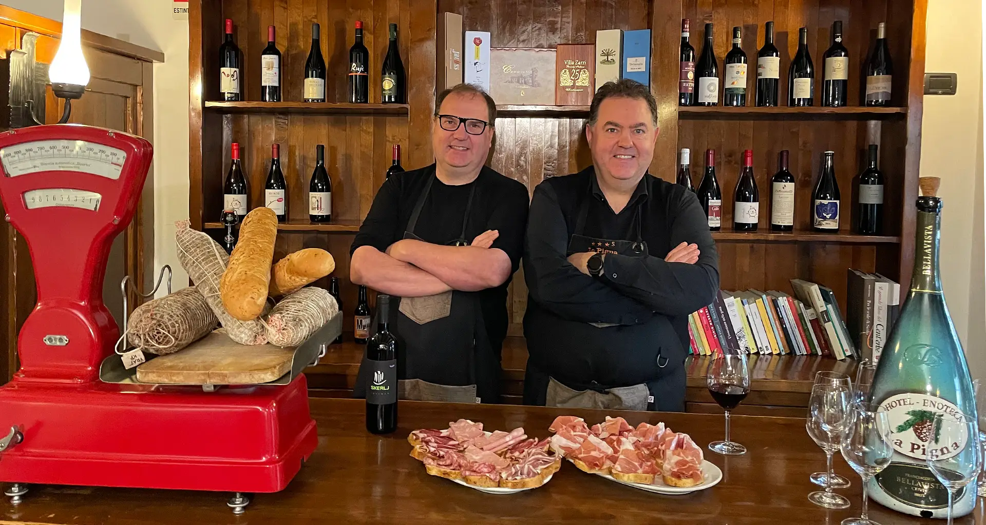 Famiglia Bonato nella storica Enoteca La Pigna di Lignano Sabbiadoro